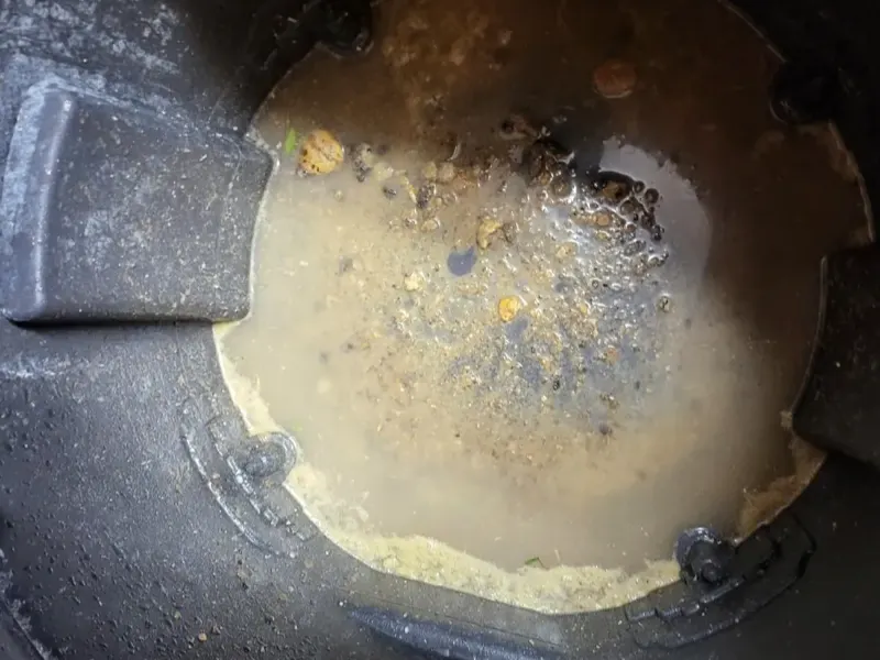 대전 석션 통 바닥에 가라앉은 찌꺼기
